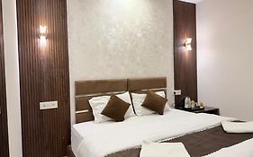Hotel Kiwi Inn Vijaynagar Scheme 78